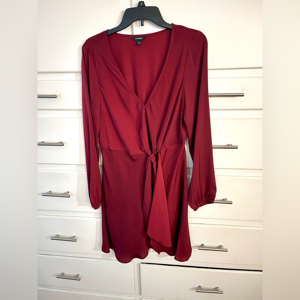 🆕 Express knot front dress in burgundy size medium - Picture 11 of 14